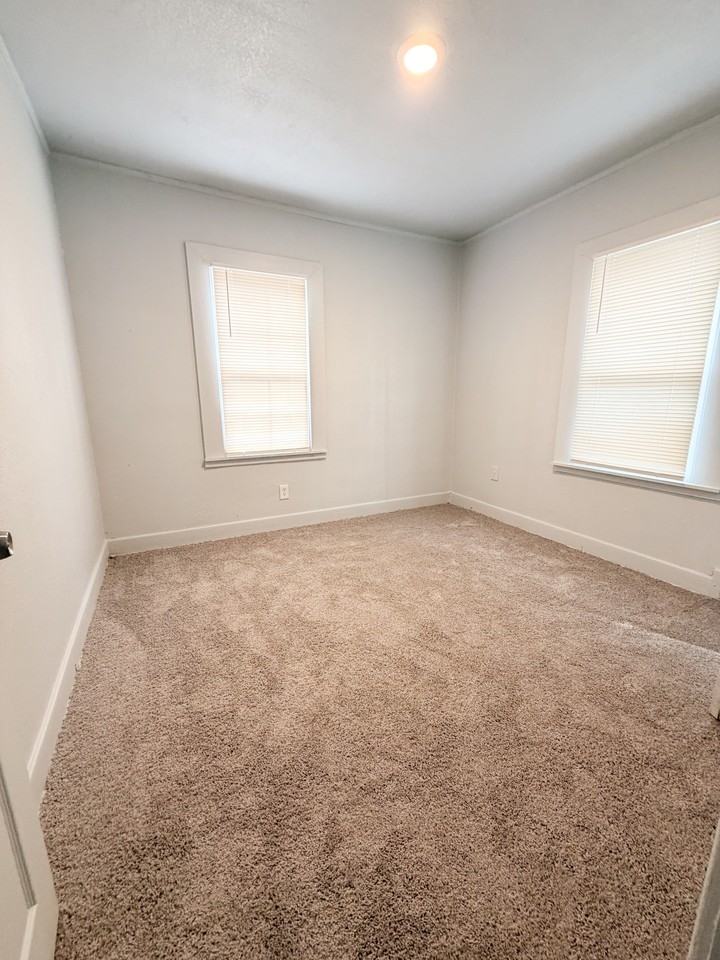 18919 Riverview St #1 - Photo 6 of 14