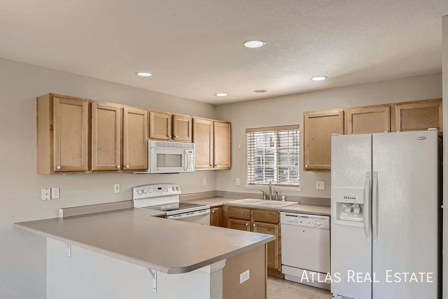 4526 Crow Creek Dr - Photo 4 of 16