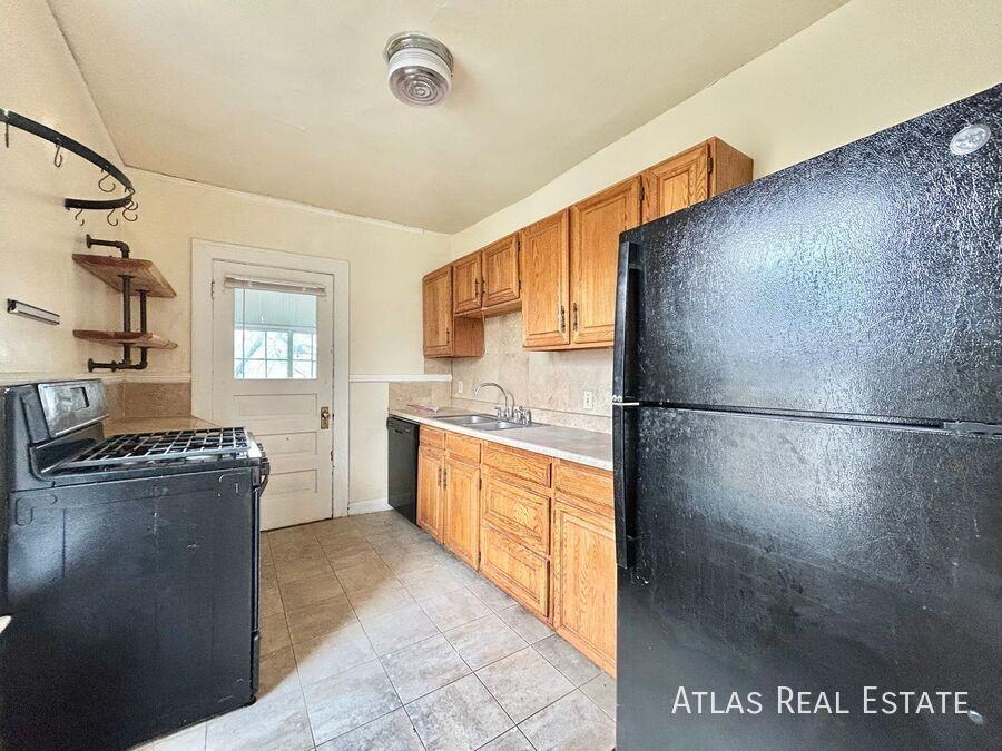 1560 N Gilpin St - Photo 3 of 12