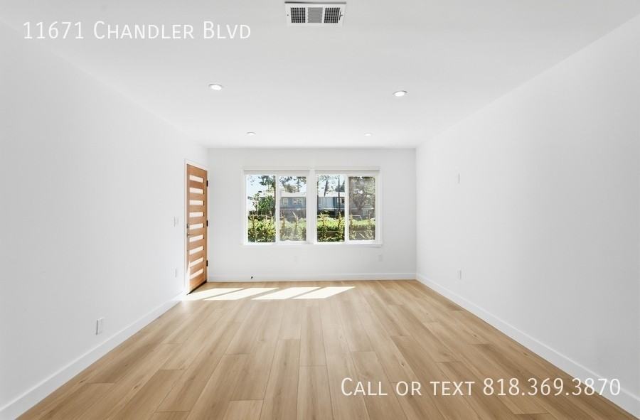 11671 Chandler Blvd - Photo 7 of 23