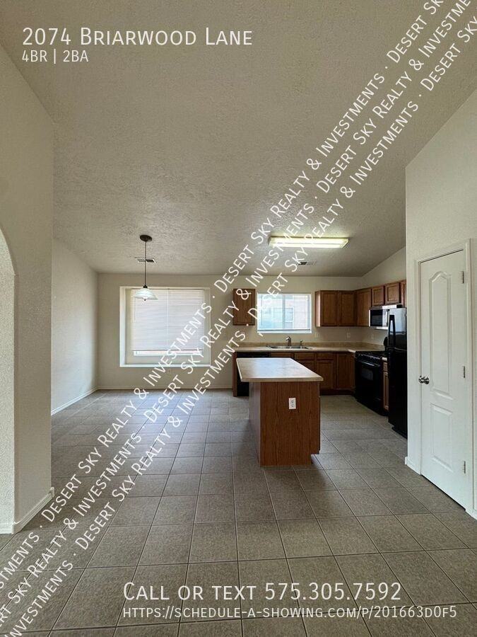 2074 Briarwood Ln - Photo 7 of 33