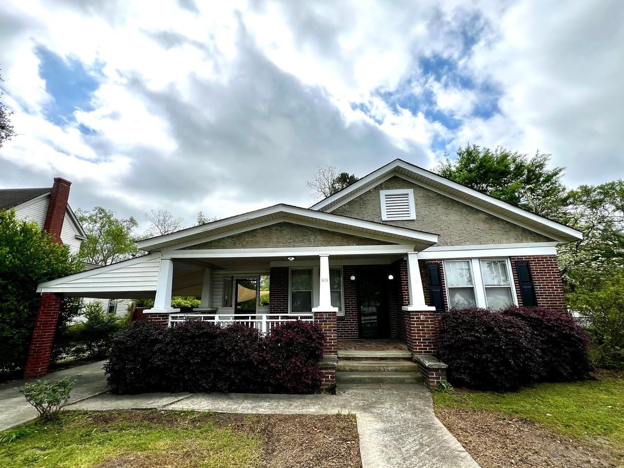 901 Center St - Photo 2 of 34