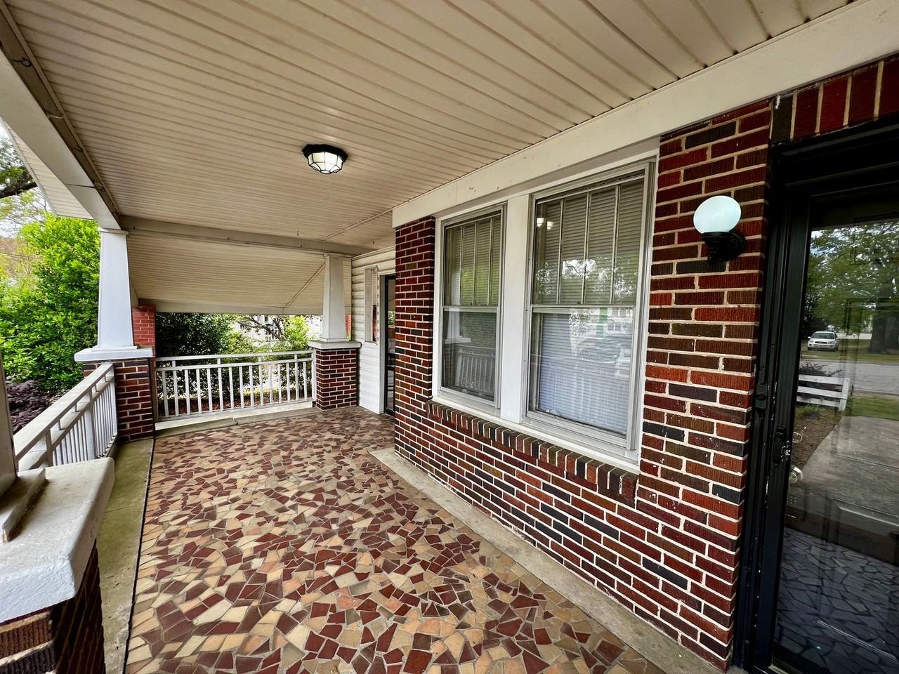 901 Center St - Photo 3 of 34