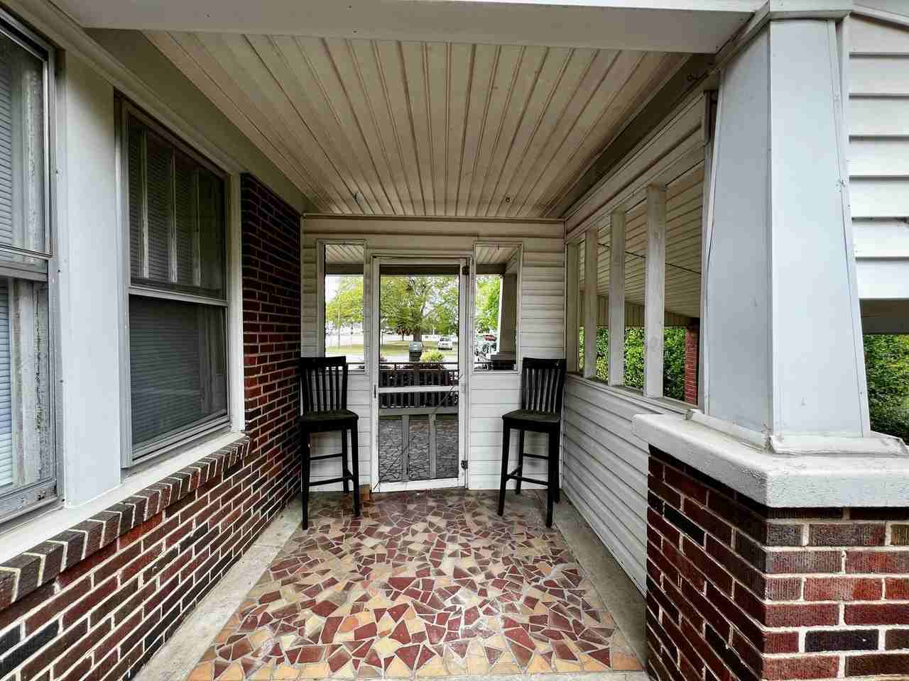 901 Center St - Photo 5 of 34