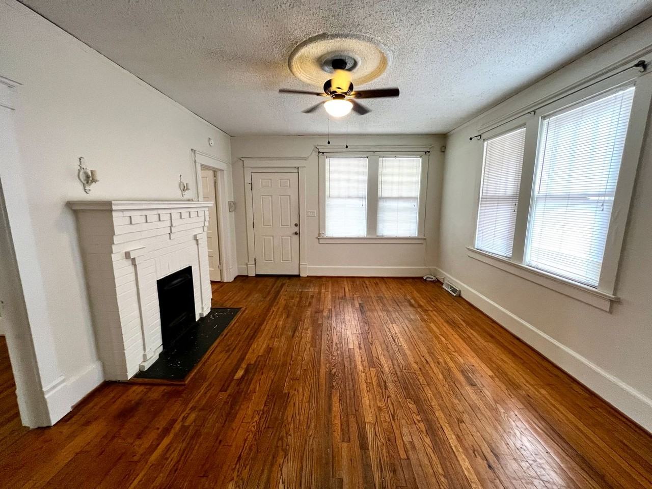 901 Center St - Photo 7 of 34