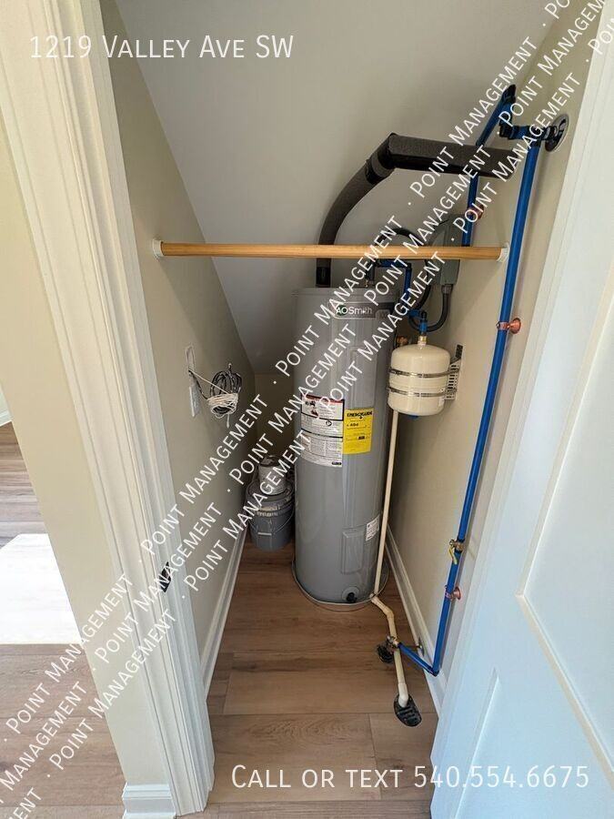 1219 Valley Ave Sw - Photo 3 of 10