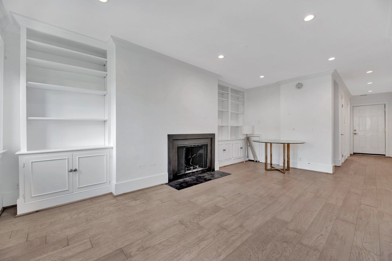 1226 Eton Ct Nw #T22 - Photo 2 of 14