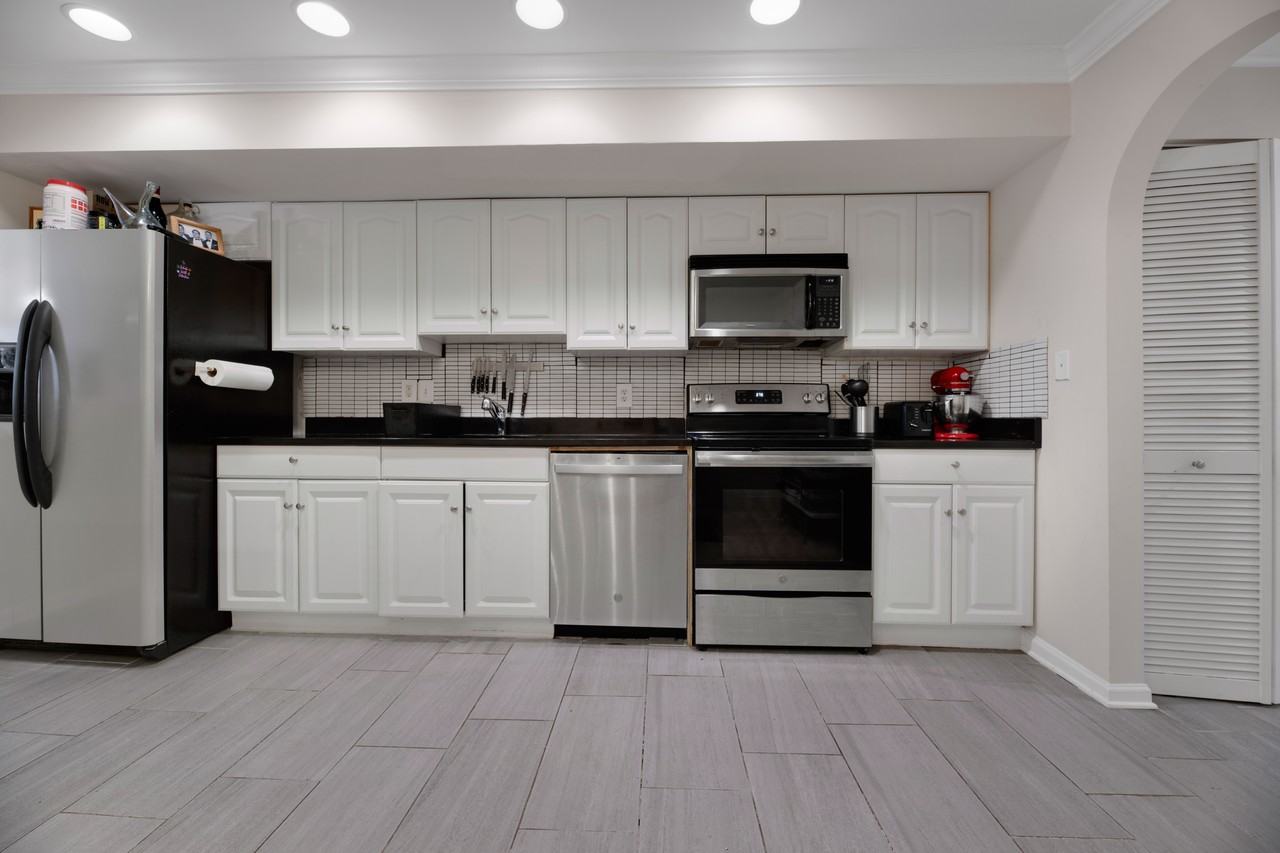 1233 Raum St Ne #3 - Photo 6 of 11