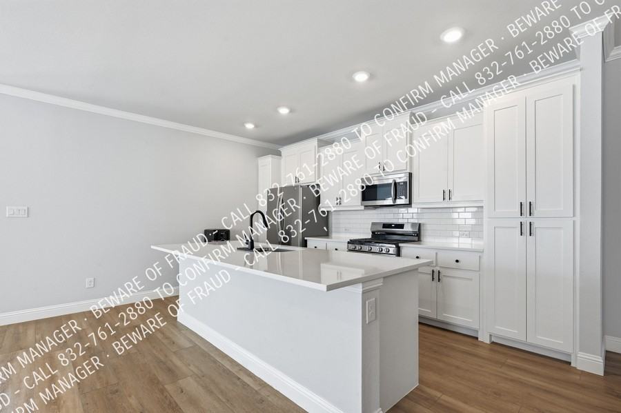 248 Waters Ridge Dr - Photo 4 of 33