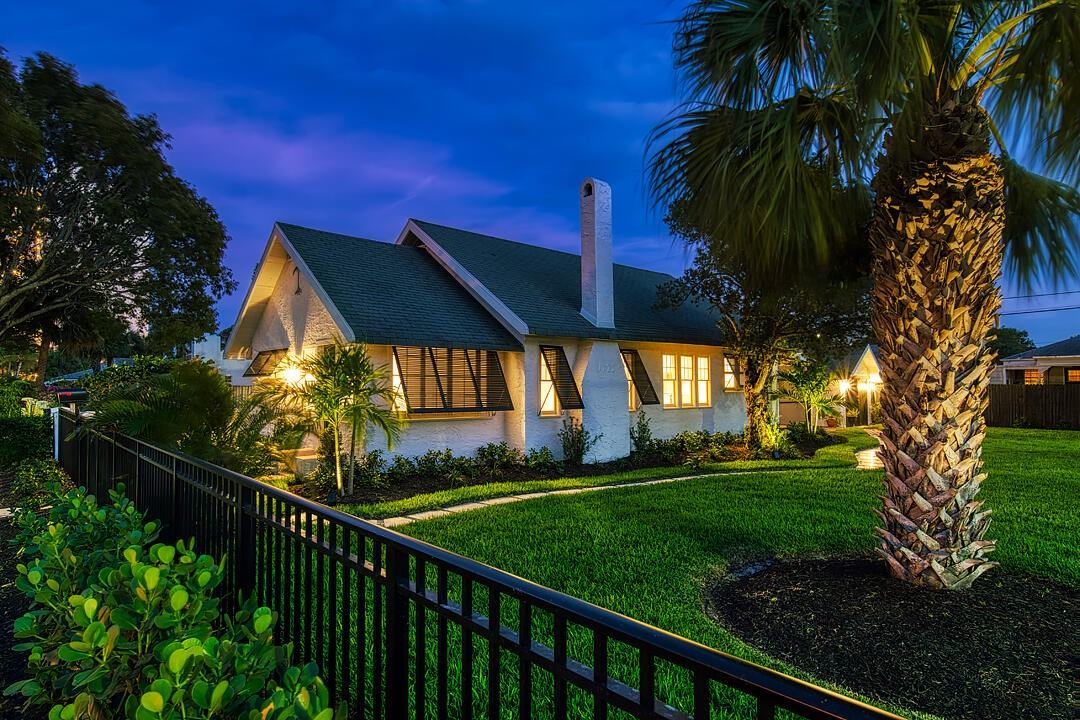 436 51st St - Photo 3 of 10