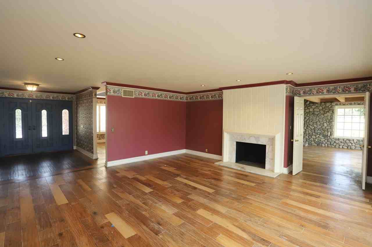 460 S Bridge View Dr - Photo 2 of 9