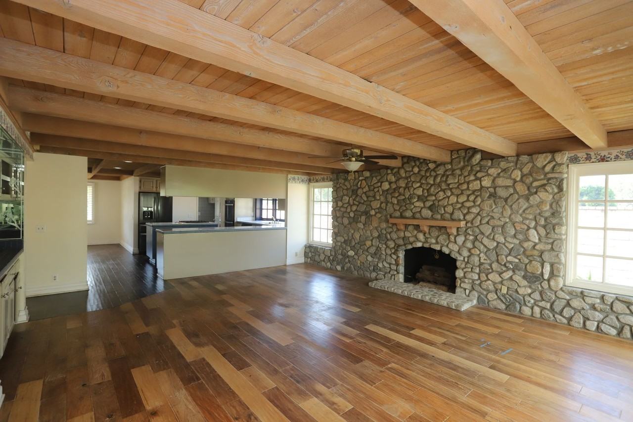 460 S Bridge View Dr - Photo 3 of 9