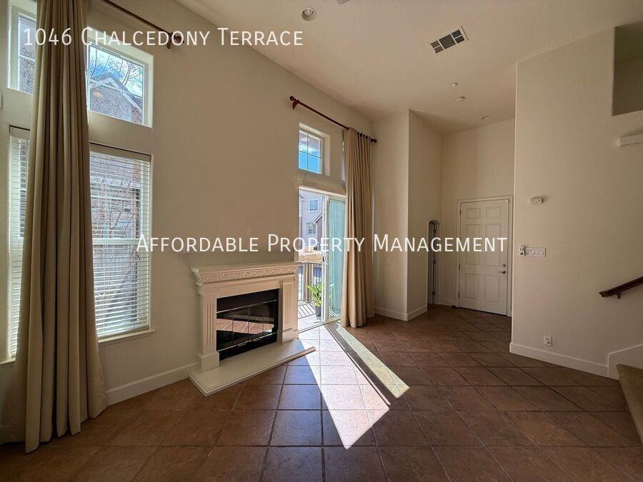 1046 Chalcedony Ter - Photo 5 of 23