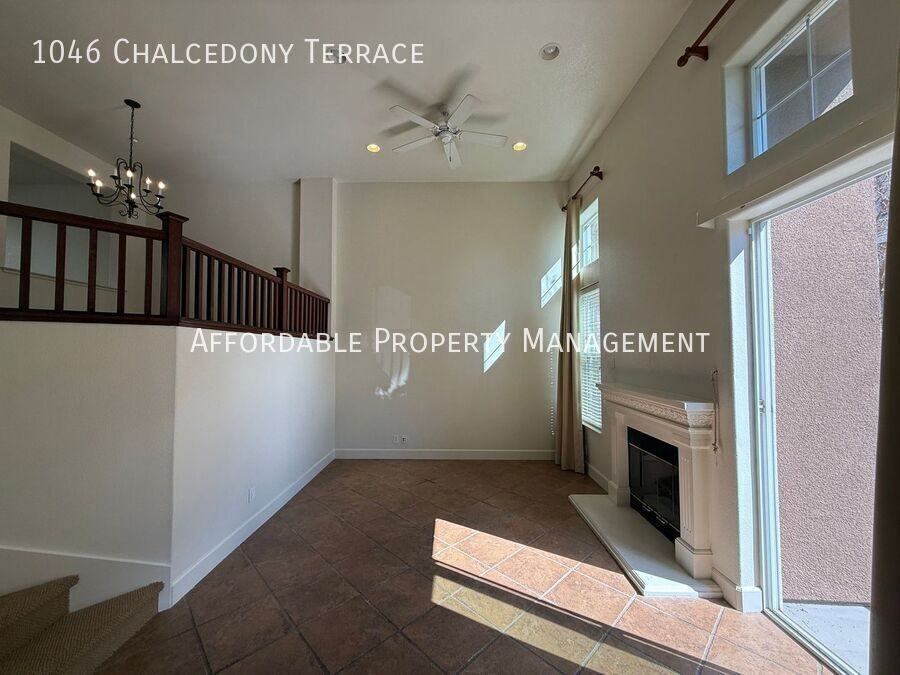 1046 Chalcedony Ter - Photo 7 of 23