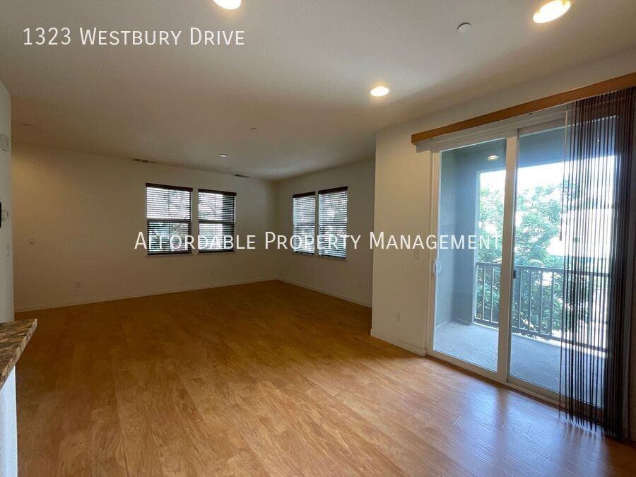 1323 Westbury Dr - Photo 6 of 23