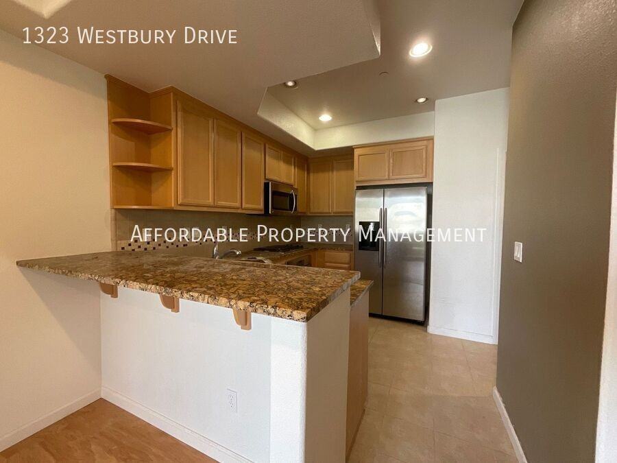 1323 Westbury Dr - Photo 7 of 23