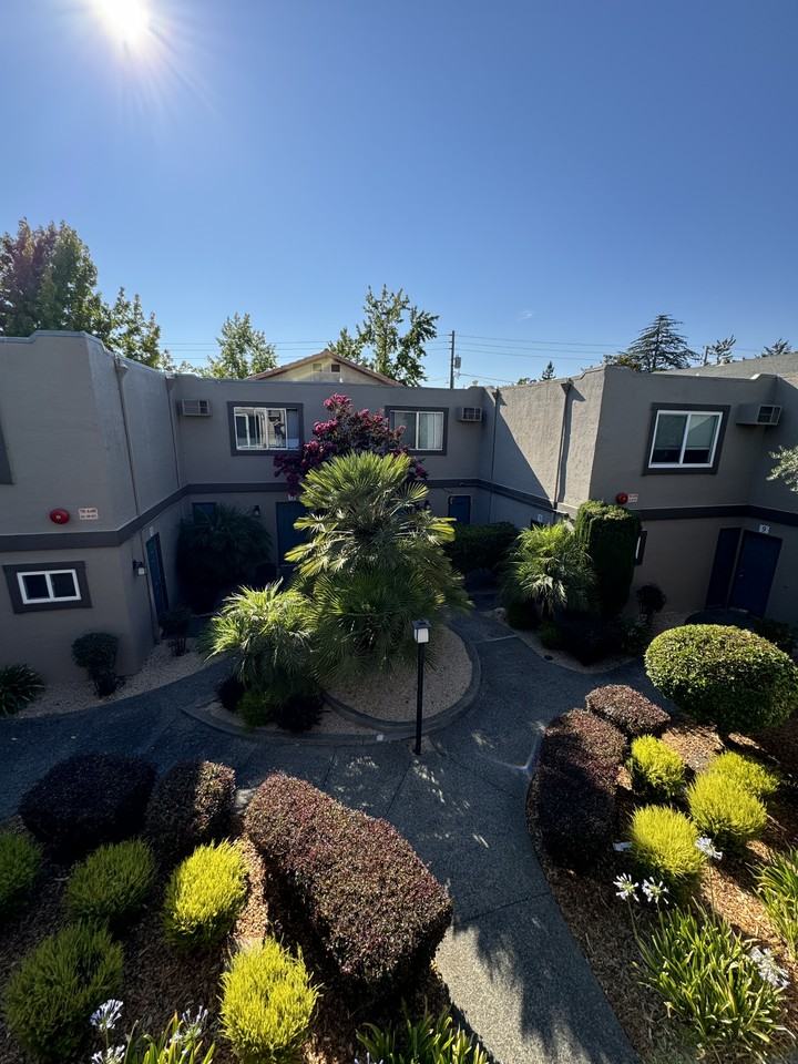 885 Broadway #7 - Photo 7 of 8