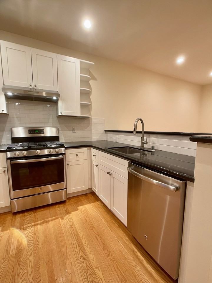 1133 Fell St #6 - Photo 2 of 10