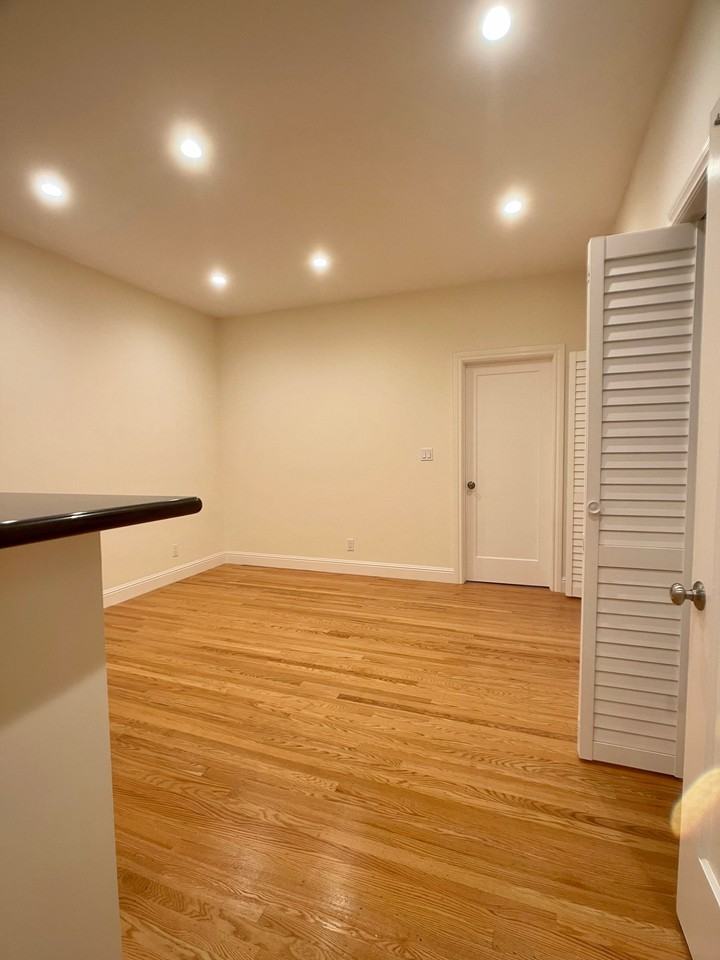 1133 Fell St #6 - Photo 4 of 10