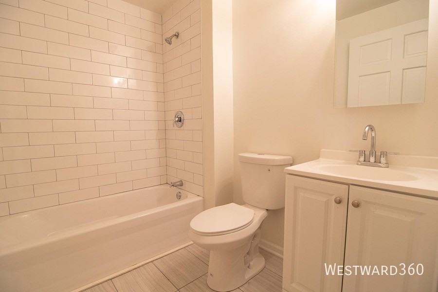 954 N Honore St #1 - Photo 7 of 25