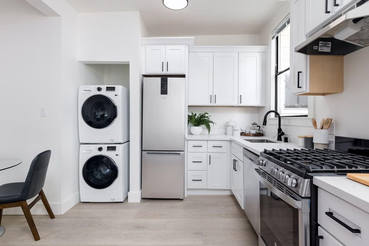 1450 Castro St #3 - Photo 3 of 12