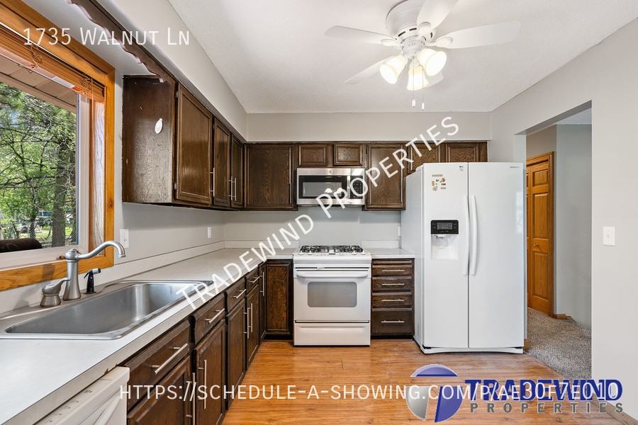 1735 Walnut Ln - Photo 2 of 23