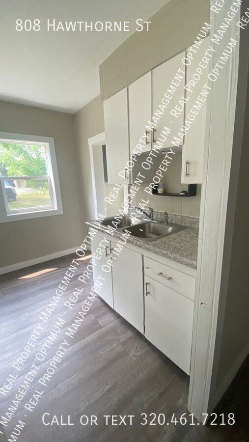 808 Hawthorne St - Photo 4 of 17