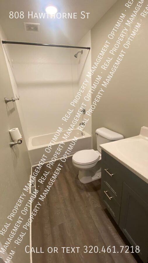 808 Hawthorne St - Photo 7 of 17