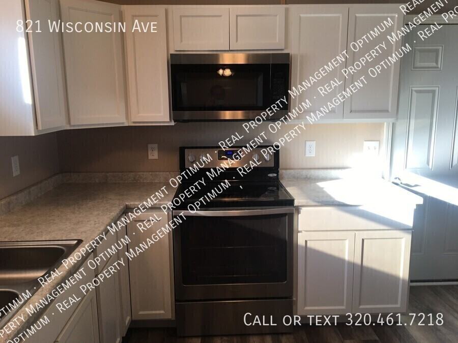 821 Wisconsin Ave - Photo 4 of 33