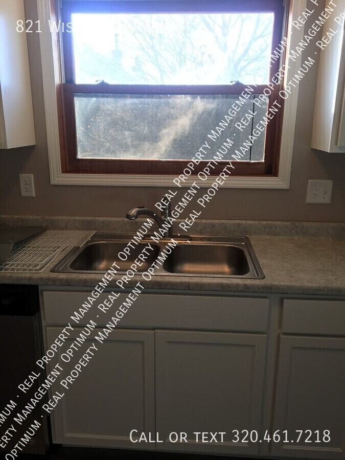 821 Wisconsin Ave - Photo 6 of 33