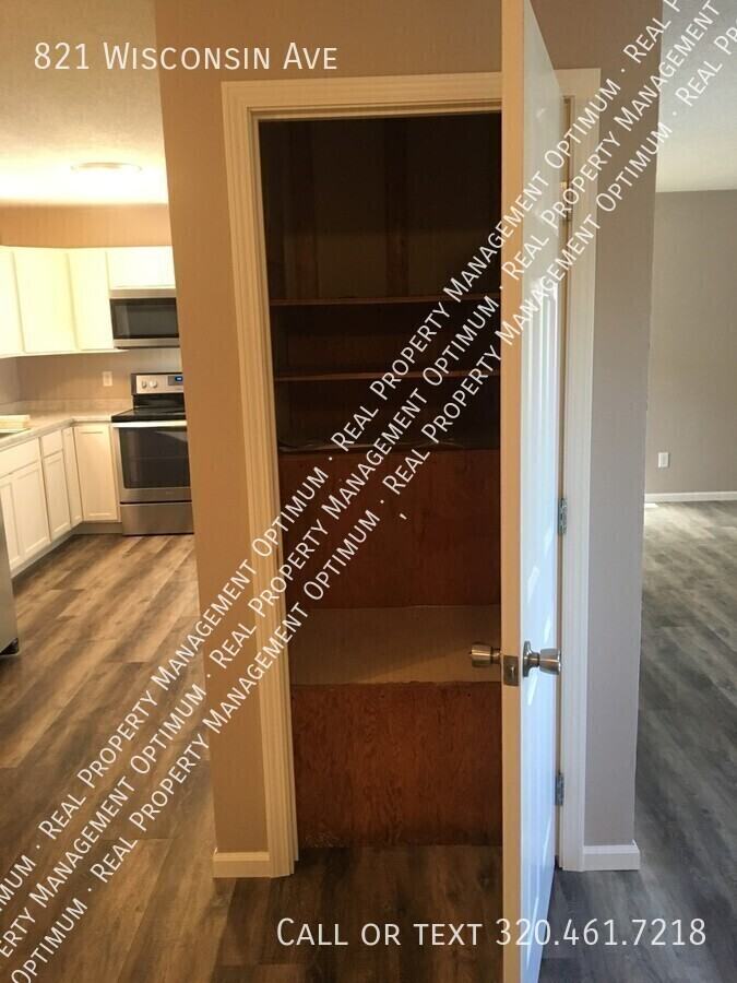 821 Wisconsin Ave - Photo 7 of 33