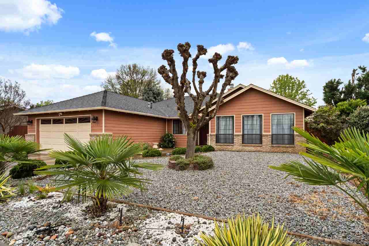 2360 Temple Dr - Photo 3 of 29