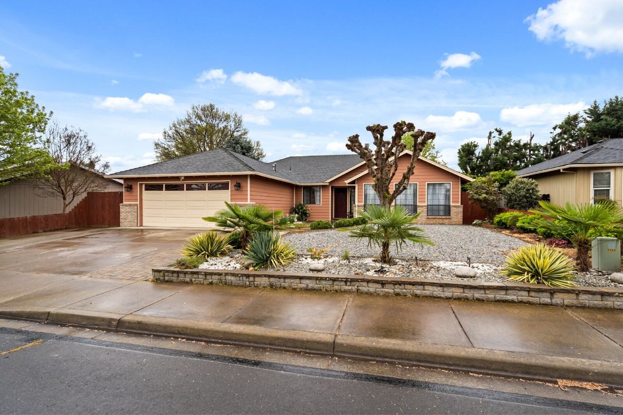 2360 Temple Dr - Photo 4 of 29