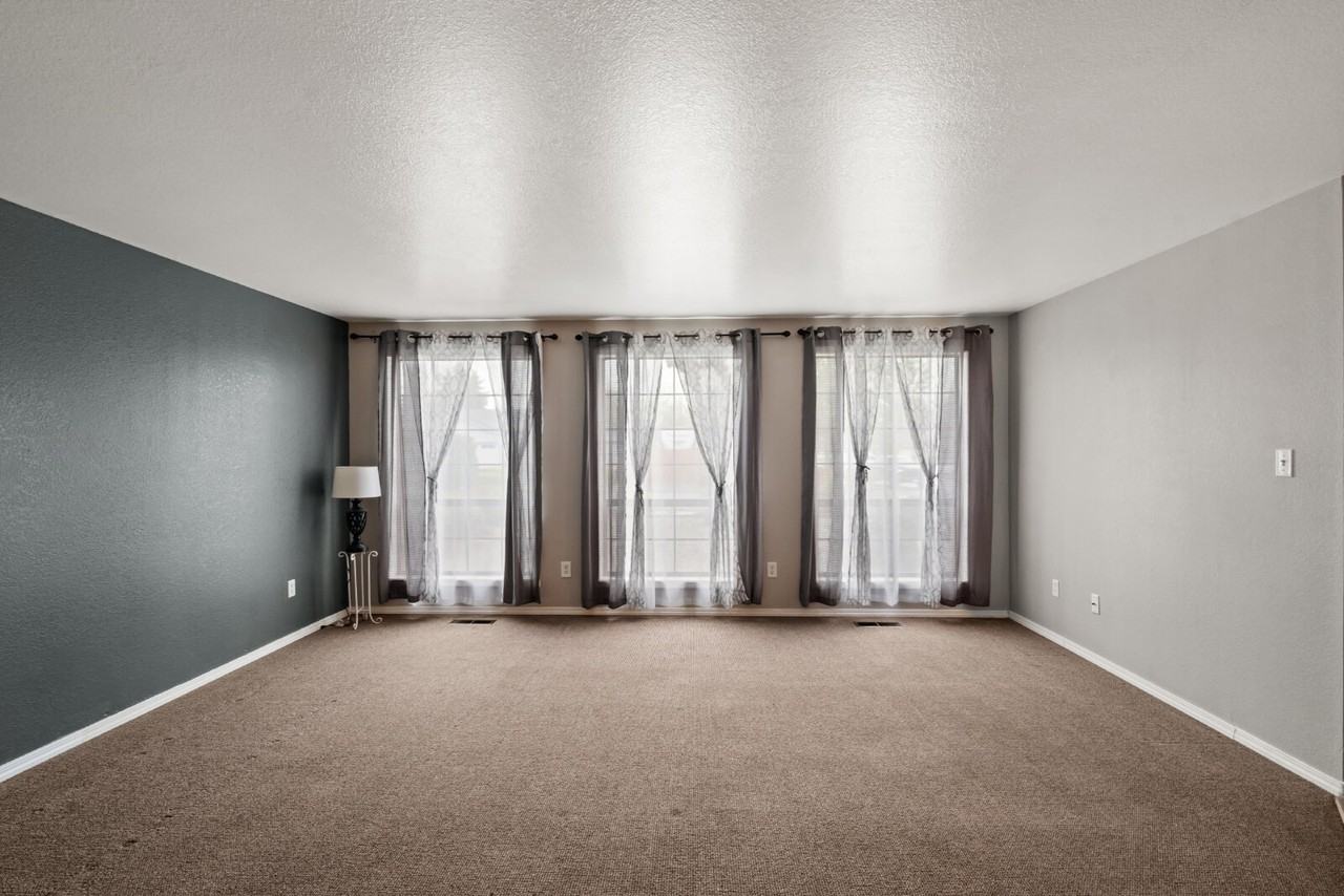 2360 Temple Dr - Photo 6 of 29