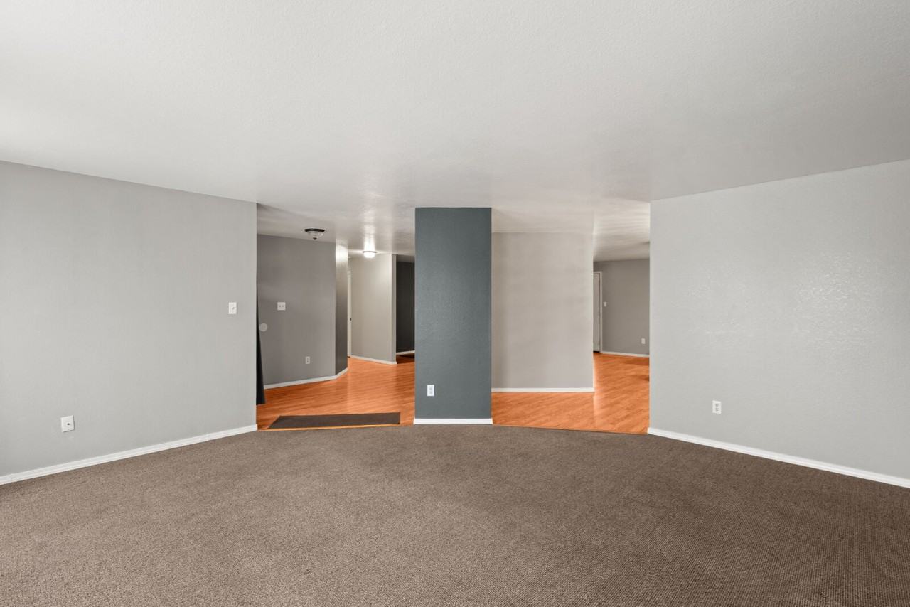 2360 Temple Dr - Photo 7 of 29