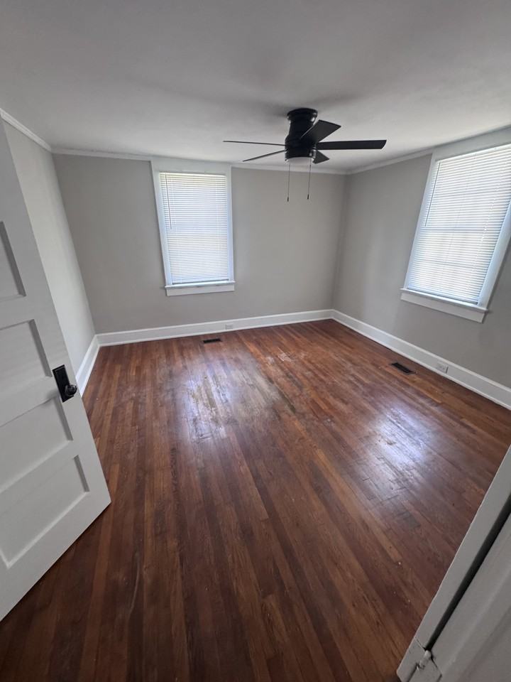 105 Murray Dr #1 - Photo 4 of 20