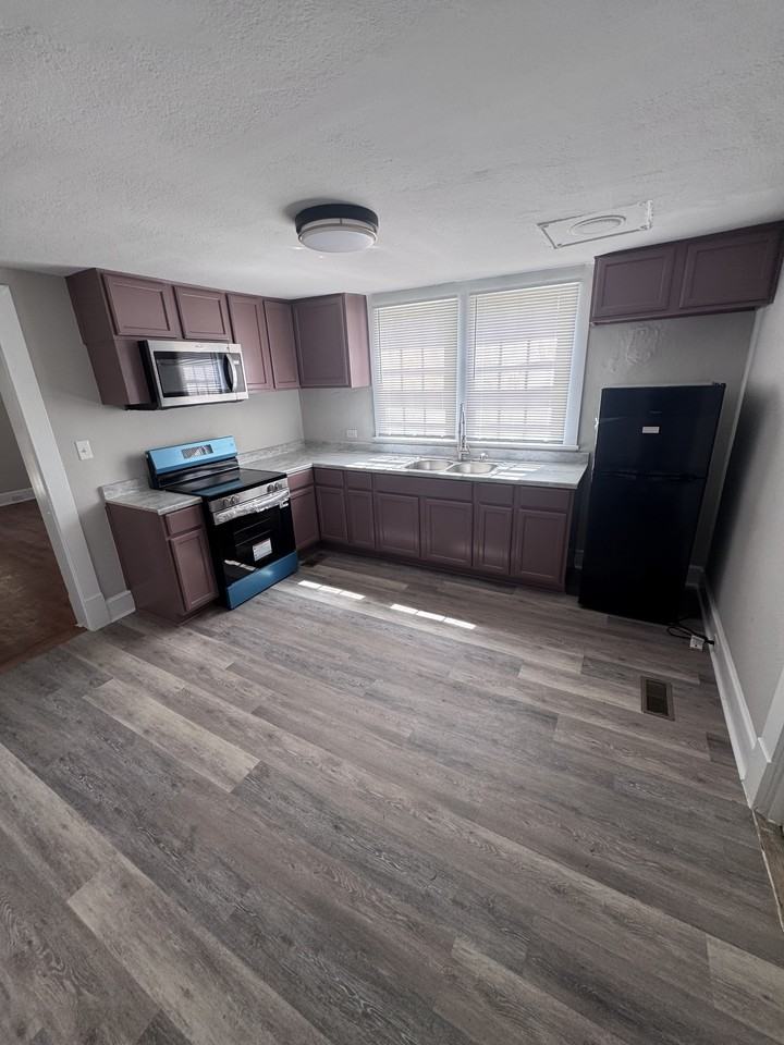 105 Murray Dr #1 - Photo 6 of 20