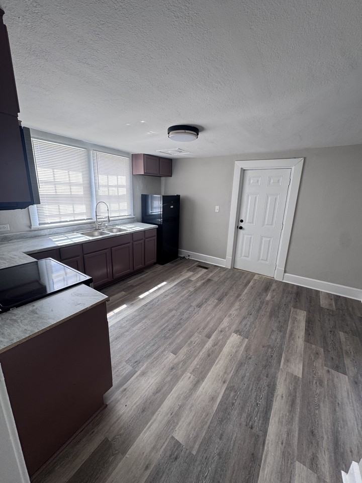 105 Murray Dr #1 - Photo 7 of 20