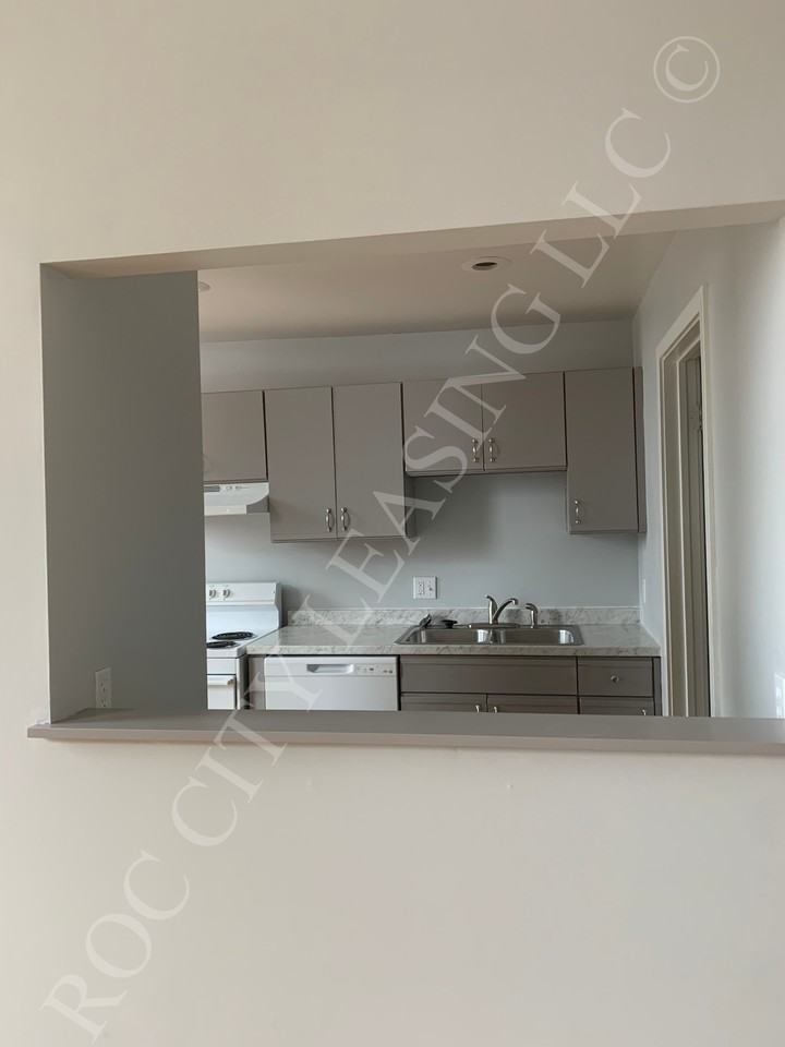 214 Andrews St - Photo 2 of 11