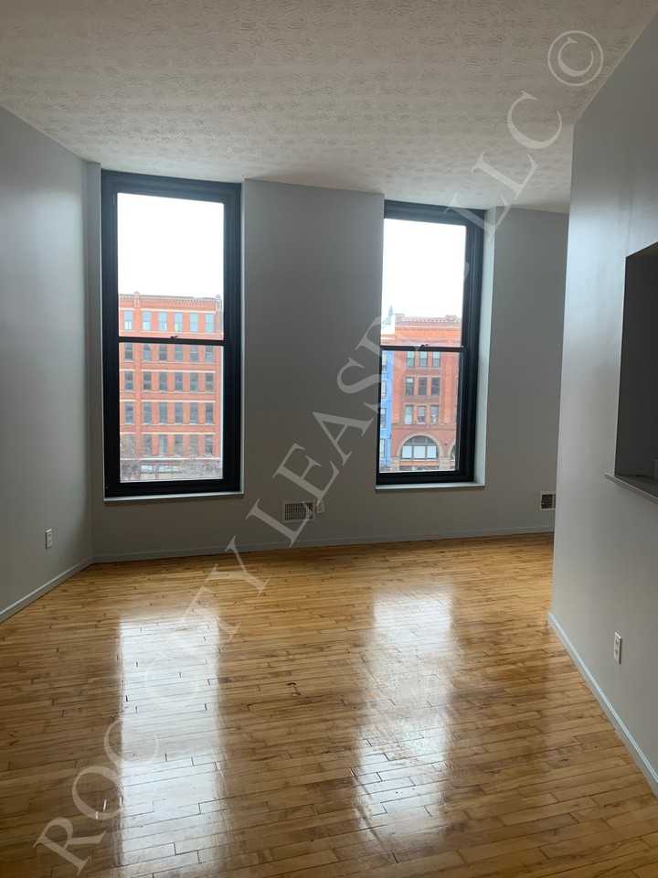 214 Andrews St - Photo 4 of 11