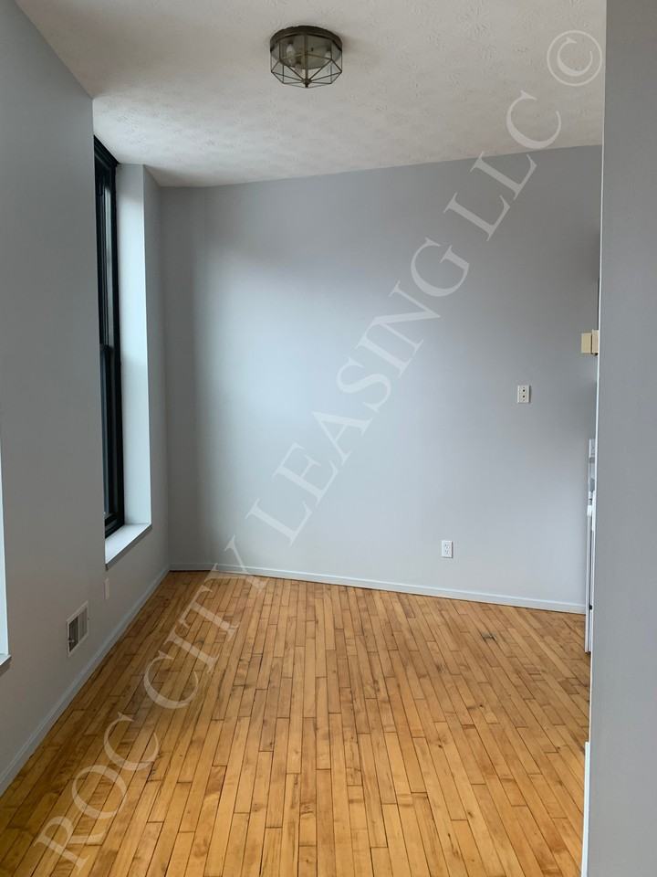 214 Andrews St - Photo 5 of 11