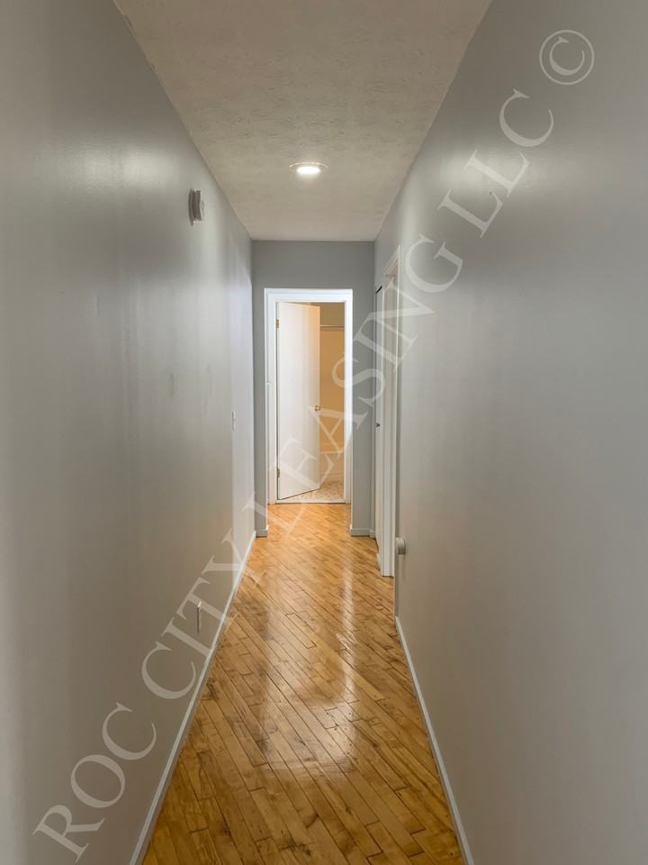 214 Andrews St - Photo 6 of 11