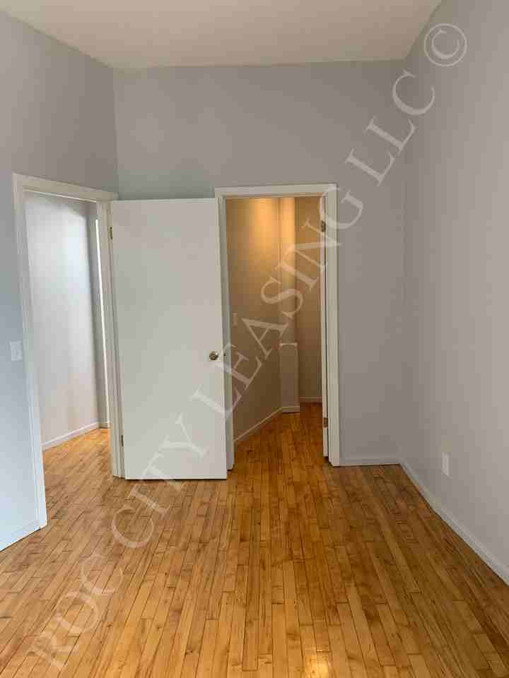 214 Andrews St - Photo 7 of 11