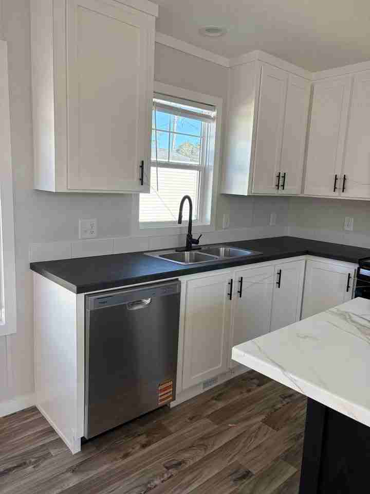 139 Hubert Blvd #28 - Photo 7 of 14