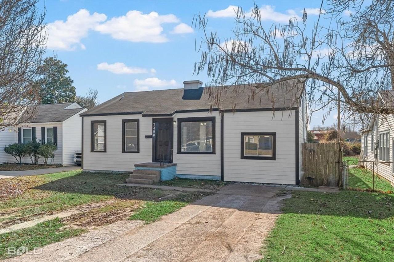 2400 Broadway Dr - Photo 3 of 20