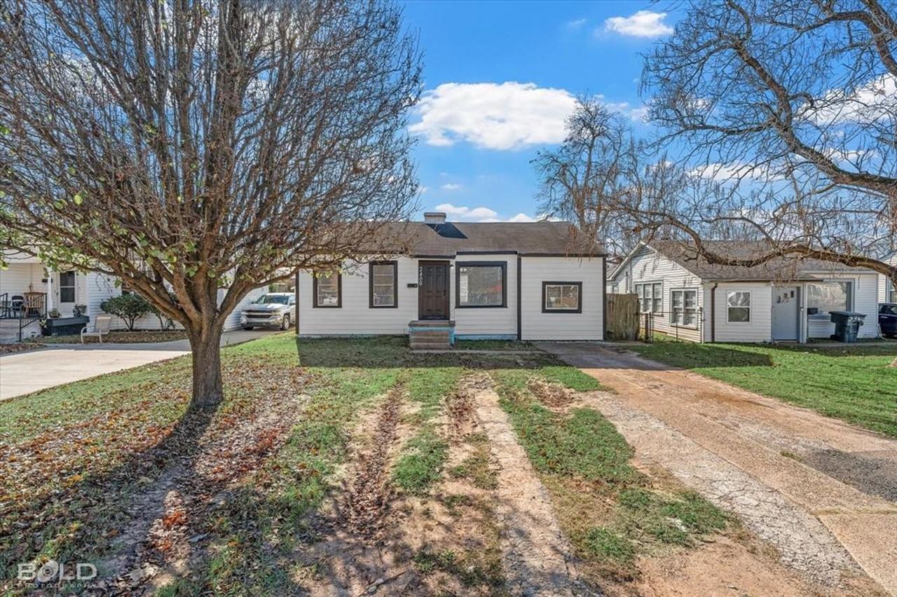 2400 Broadway Dr - Photo 4 of 20