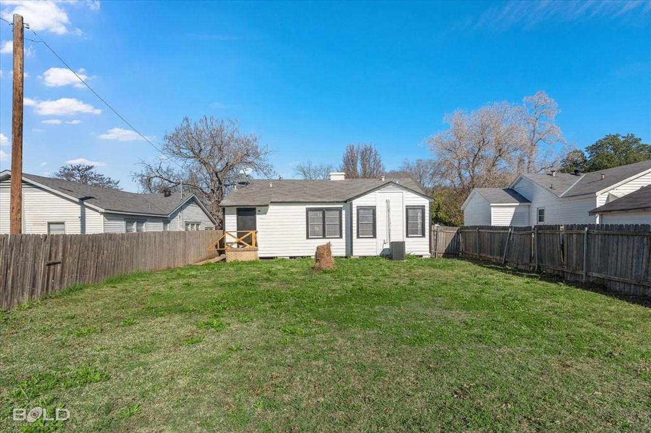 2400 Broadway Dr - Photo 6 of 20