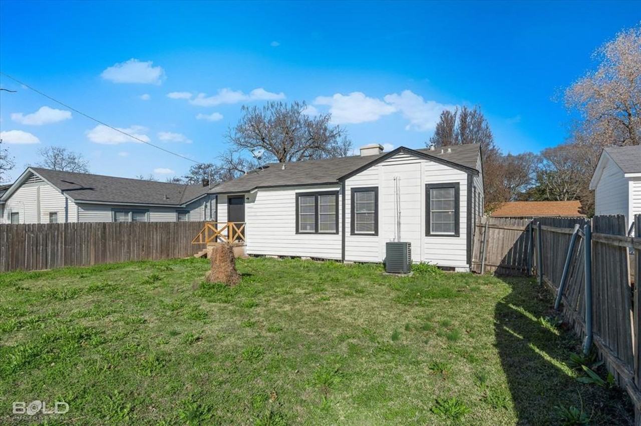 2400 Broadway Dr - Photo 7 of 20