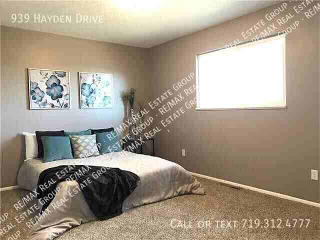 939 Hayden Dr - Photo 5 of 12