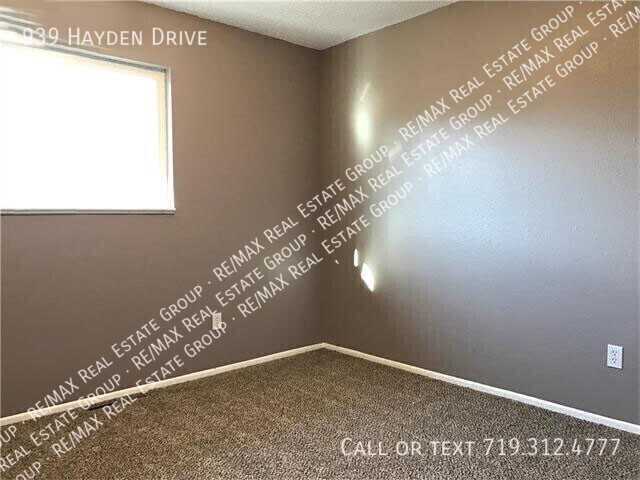 939 Hayden Dr - Photo 7 of 12